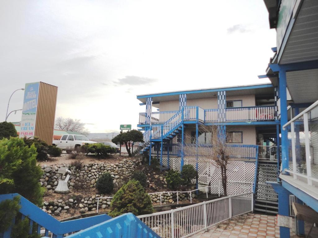 Blue Stream Motel Vernon Exterior foto